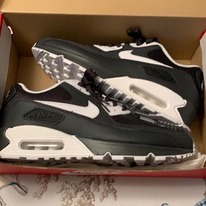 Brand New Men’s Nike Air Max size 10
